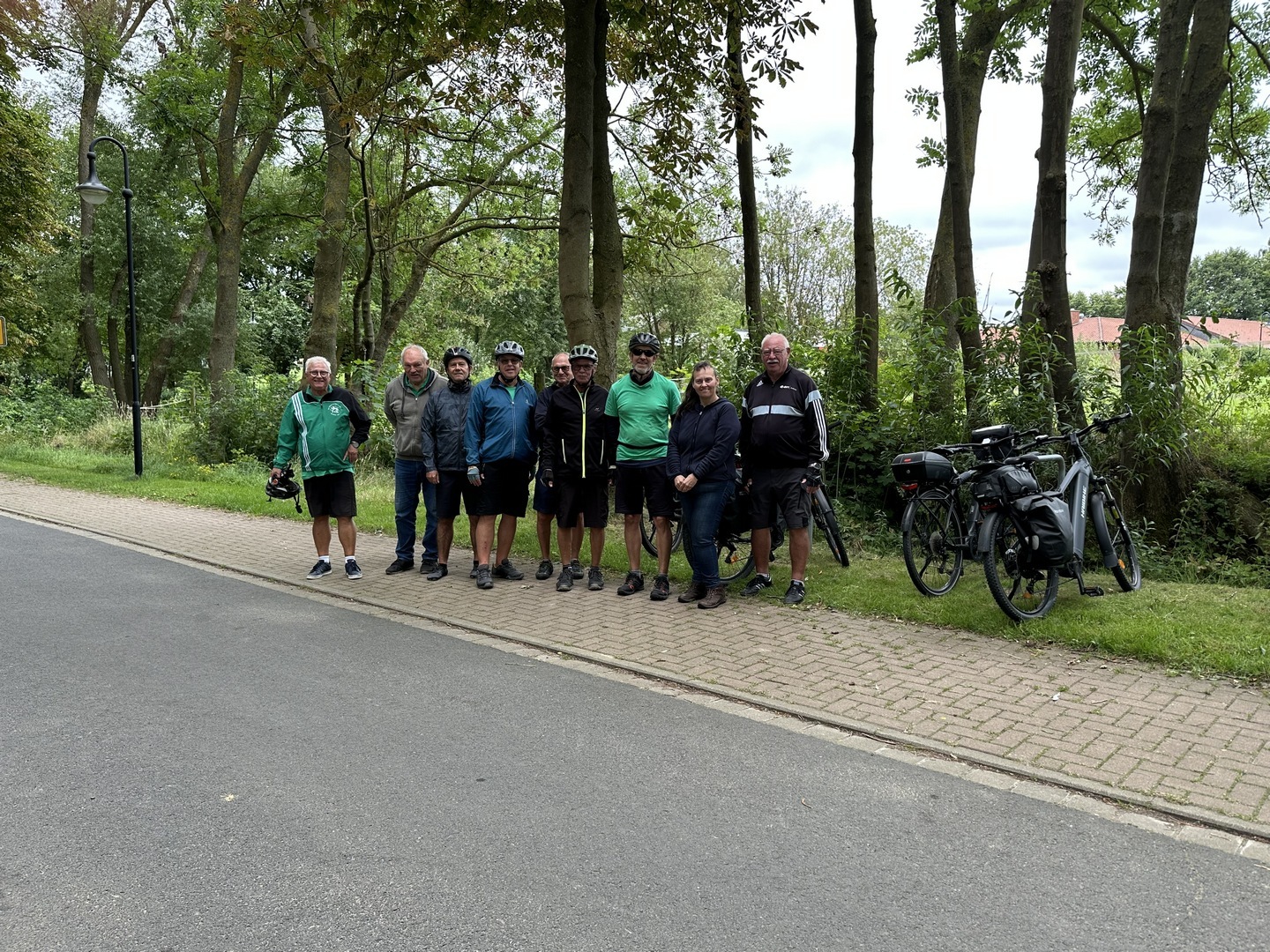 Gruppenfoto der TVB-Radler am Ziel der Tour